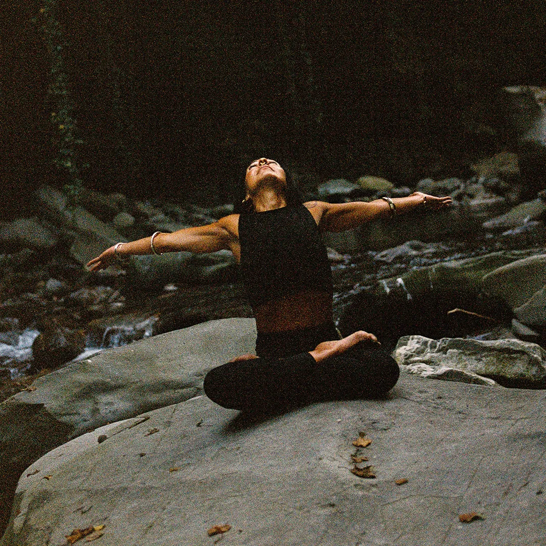 Dan Catanese pendant un cours de Hatha-Yoga